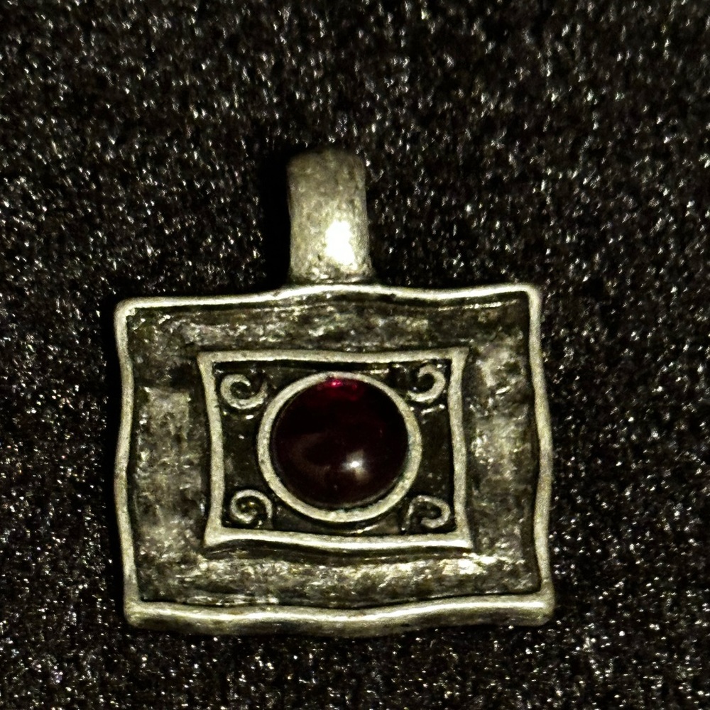 Bordeaux Retired Lia Sophia pendant